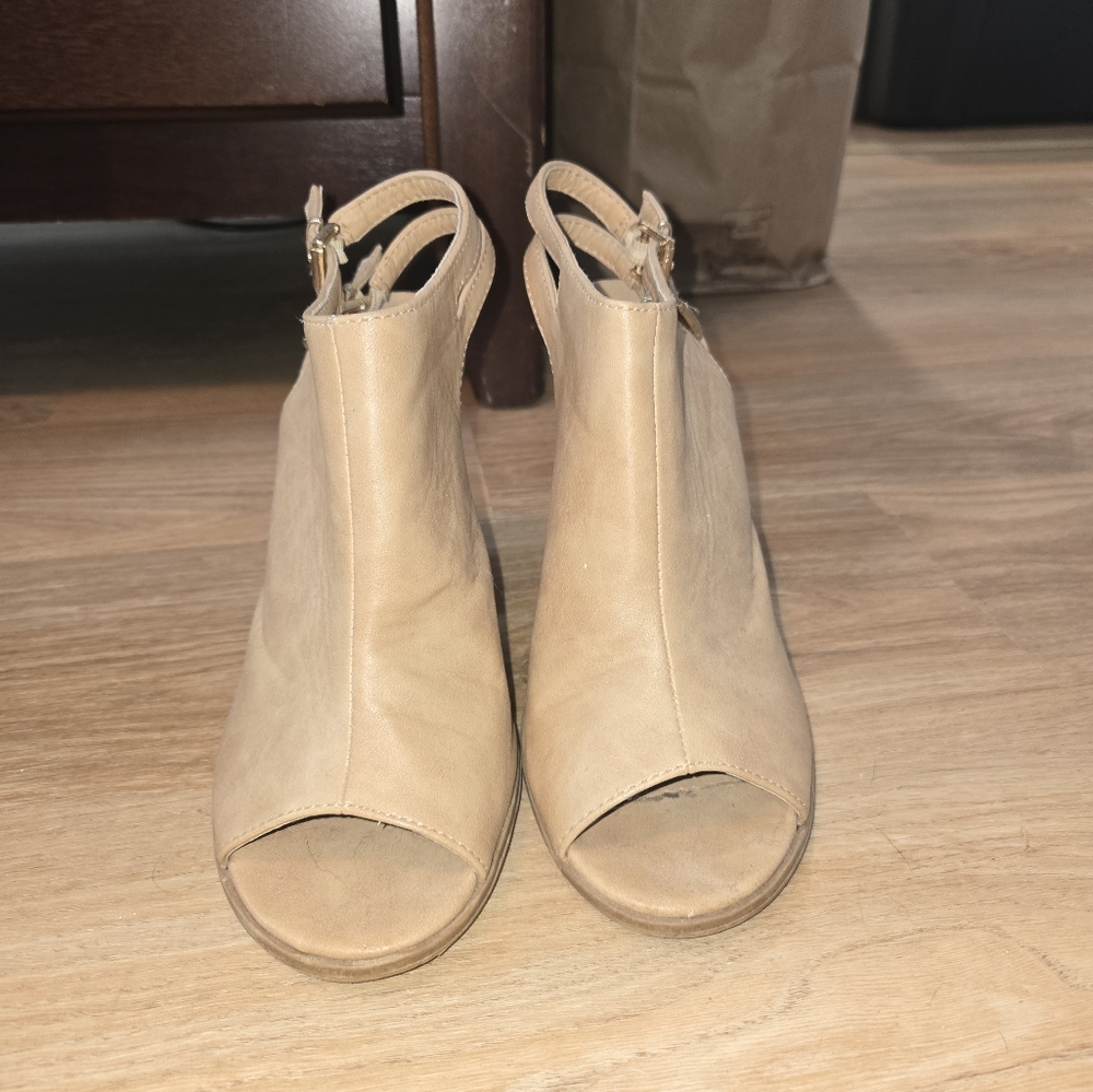 Elegant Tan Peep-Toe Women's Shoes